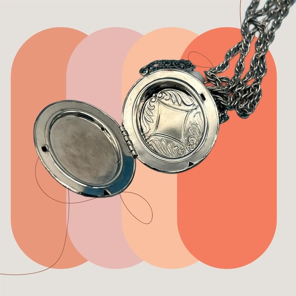 3/$20 vintage locket necklace - Picture 3 of 4